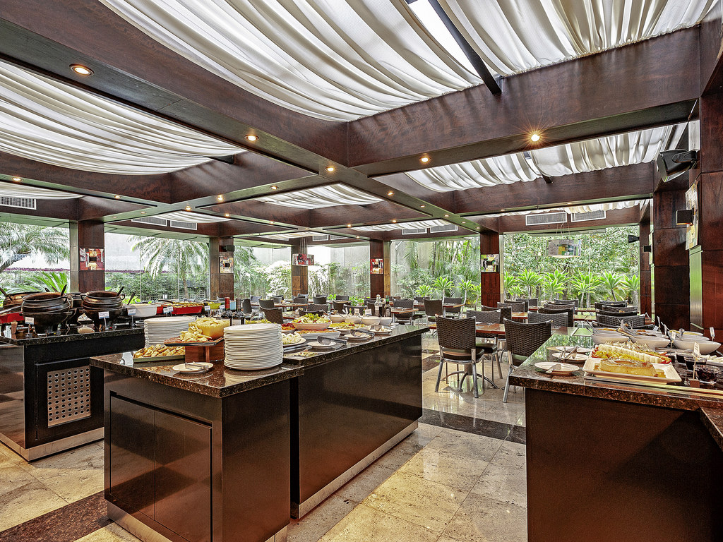https://all.accor.com/B8P3
